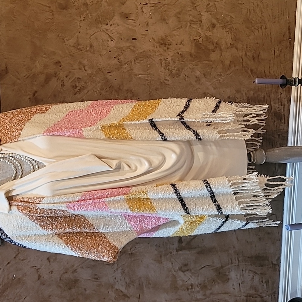 Anna & Ava Chevron Patterned Poncho in Cream, Pink, and Gold NWOT